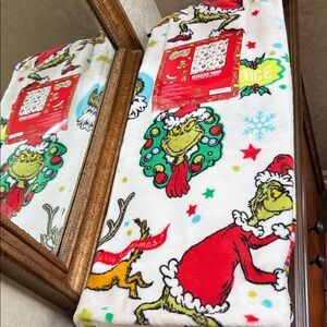 Grinch Holiday Fleece Oversized Throw. 50” x 60”. Cute Grinch motif.